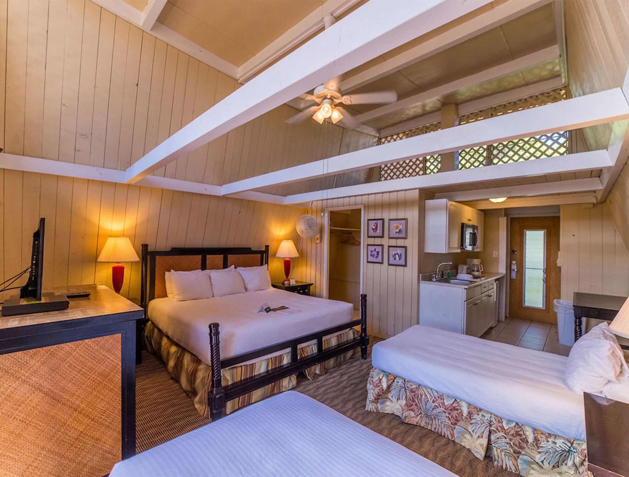 Deluxe Garden View Family Room